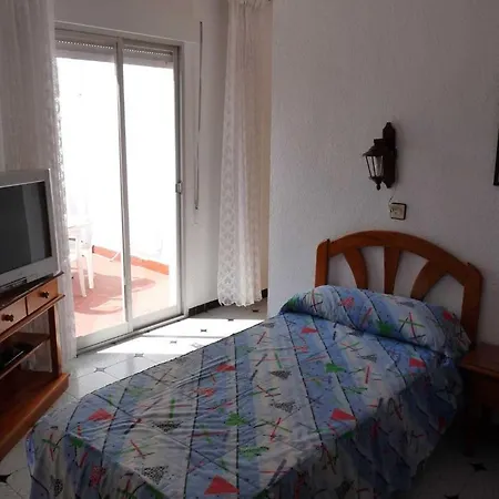 Alboran ゲストハウス 2*