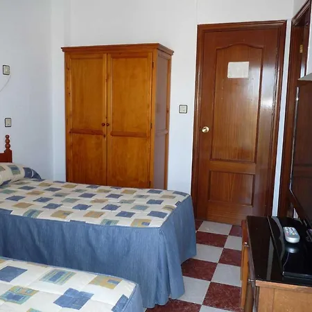 Alboran ゲストハウス 2*