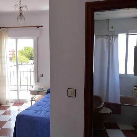 Alboran ゲストハウス 2*